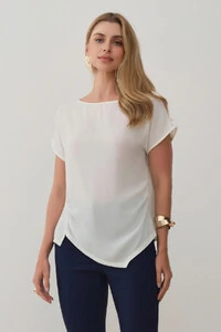 Blusa Assimétrica Manga Morcego Lateral Franzidos
