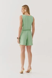 Conjunto de Alfaitaria de Blusa Regata Decote V e Shorts Saia