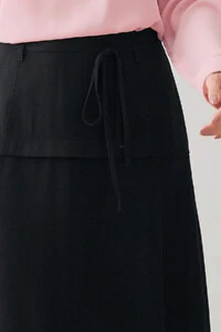 Saia Midi Evasê Prega Passante Cinto Fino