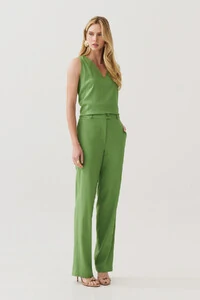 Conjunto de Linho de Blusa Regata Decote V e Calça Reta Botão Forrado