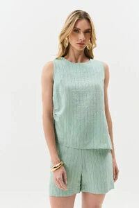 Conjunto de Linho Listrado de Blusa Regata Assimétrica Lateral Franzida e Shorts