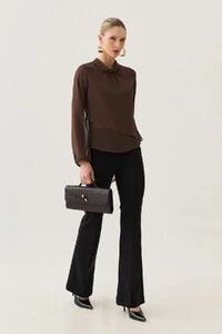 Blusa Dupla Transpassada Assimétrica de Chiffon Yoryu Manga Longa Gola Dobrada