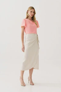 Blusa Decote V Assimétrico Pregas