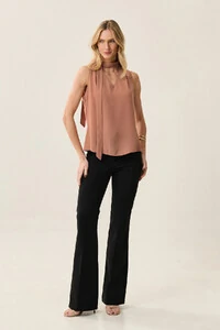 Regata Gola Baixa Laço Decote V Ombro Prega