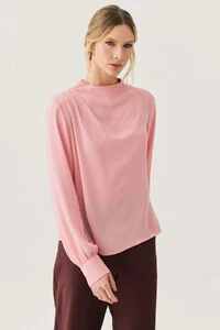 Blusa Assimétrica Manga Longa Punho Double Gola Careca Baixa Ombro Direito Pregas Double