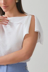 Blusa Assimétrica Manga Morcego Gola Fluida Ombro Gold Double
