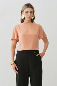 Blusa Assimétrica Gola Careca Baixa Pregas Ombro Direito