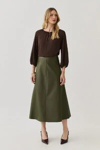 Saia Midi Evasê de Couro Recortes