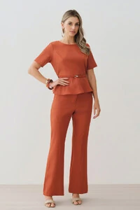 Conjunto de Blusa Crop Peplum Recorte Cinto Gold e Calça Flare Recorte