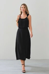 Conjunto de Blusa Regata Omro Gold e Saia Midi Evasê