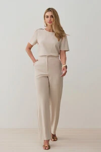 Conjunto de Blusa Ombro Prega e Calça Reta Ampla