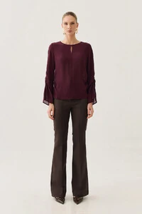 Blusa de Chiffon Yoryu Decote Gota Manga Longa Evasé Cut Out Franzida