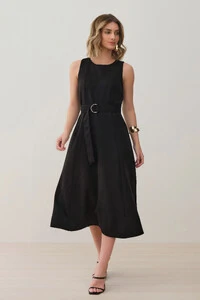 Vestido Midi Evasê Regata de Alfaiataria Recortes Cinto Fivela Gold