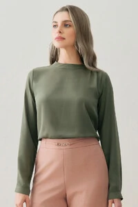 Blusa Assimétrica Manga Longa Punho Gola Baixa Ombro Esquerdo Pregas Triple