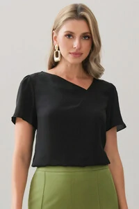 Blusa Decote V Assimétrico Pregas
