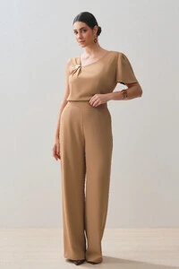 Conjunto de Alfaiataria de Blusa Assimétrica Alça Direita Gold Pregas e Pantalona