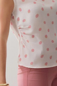 Blusa Assimétrica Poa Sobreposta Lateral Direita Franzida