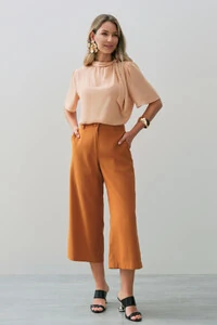 Blusa Gola Dobrada Laço Lateral
