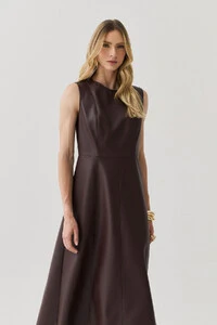 Vestido Midi Evasê Regata de Couro Recortes