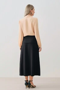 Blusa Manga Longa Punho Gola Dobrada de Laço