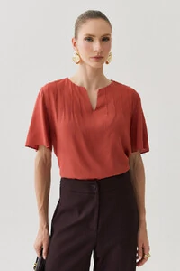 Blusa Manga Evasê Decote Cavado Nervuras