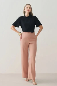 Blusa de Cetim Gola Dobrada Recorte Assimétrico Cut Out