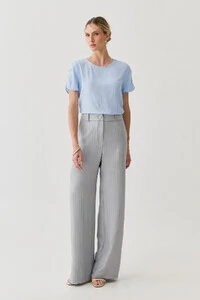 Pantalona Slim Risca de Giz Botão Forrado