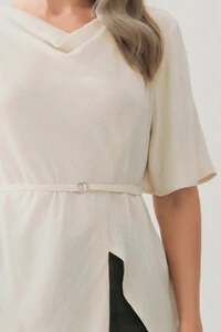 Blusa Assimétrica Transpassada Manga Evasê Decote Drapeado Cinto Fino