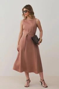 Vestido Midi Evasê Regata de Alfaiataria Recortes Cinto Fivela Gold