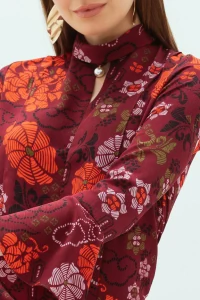 Blusa floral étnica manga longa evasé gola dobrada pérola decote gota vazado