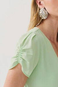 Blusa Manga Franzida Elástico Decote V