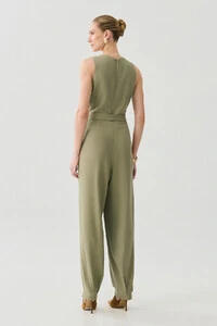 Macacão Regata Recorte Cenoura Cinto