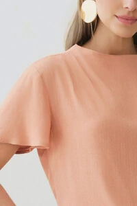 Blusa Assimétrica Gola Careca Baixa Pregas Ombro Direito