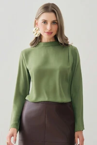 Blusa Assimétrica Manga Longa Evasê Gola Baixa Pregas Ombro Esquerdo