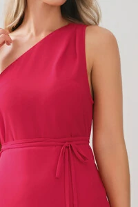 Conjunto de Blusa Regata Assimétrica Um Ombro Só Prega Cinto e Saia Midi