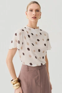 Blusa Assimétrica Abstrata Gola Careca Baixa Pregas Ombro Direito