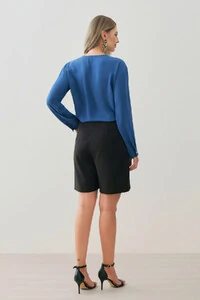 Blusa Manga Longa Punho Gold Decote Cavado Laço Puxante