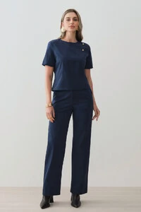 Conjunto de Alfaiataria de Blusa Crop Assimétrica Ombro Esquerdo Prega Gold Double e Calça Reta