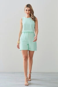 Conjunto de Blusa Regata Recorte e Shorts