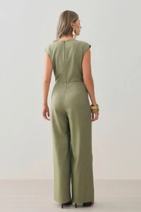 Macacão Regata de Alfaiataria Decote V Ombro Pregas Cinto Fino Gold