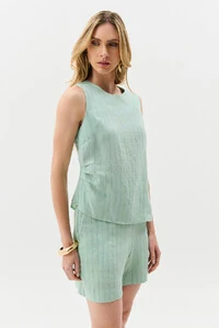 Conjunto de Linho Listrado de Blusa Regata Assimétrica Lateral Franzida e Shorts