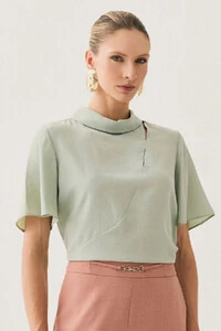 Blusa de Cetim Gola Dobrada Recorte Assimétrico Cut Out