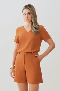 Conjunto Blusa Decote V e Shorts Botão Forrado