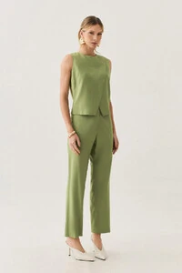 Conjuntode Alfaiataria de Regata Crop Transpassada e Calça Reta