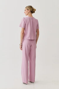 Conjunto de Blusa Ombro Prega e Calça Reta Ampla