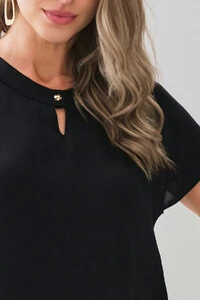 Blusa Manga Morcego Decote Redondo Pala Vazado Botão Gold