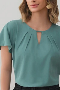 Blusa Manga Morcego Evasê Decote Cut Out Pregas