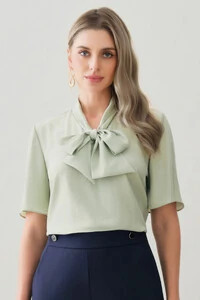 Blusa de Cetim Gola Dobrada de Laço