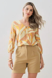 Blusa Folhagem Abstrata Manga 3/4 Decote V Laço