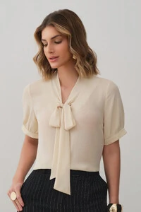 Blusa Manga Punho Gola Baixa Laço
